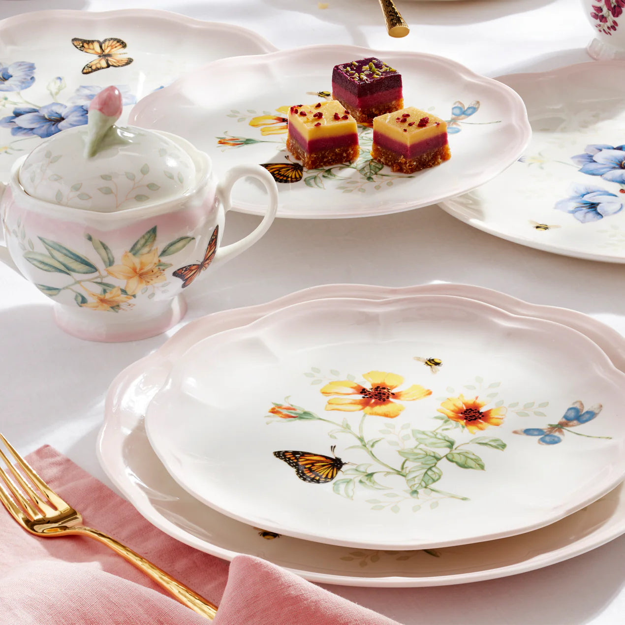 SOFTDEALZ | Butterfly Meadow Pink Ombre 12-Piece Dinnerware Set